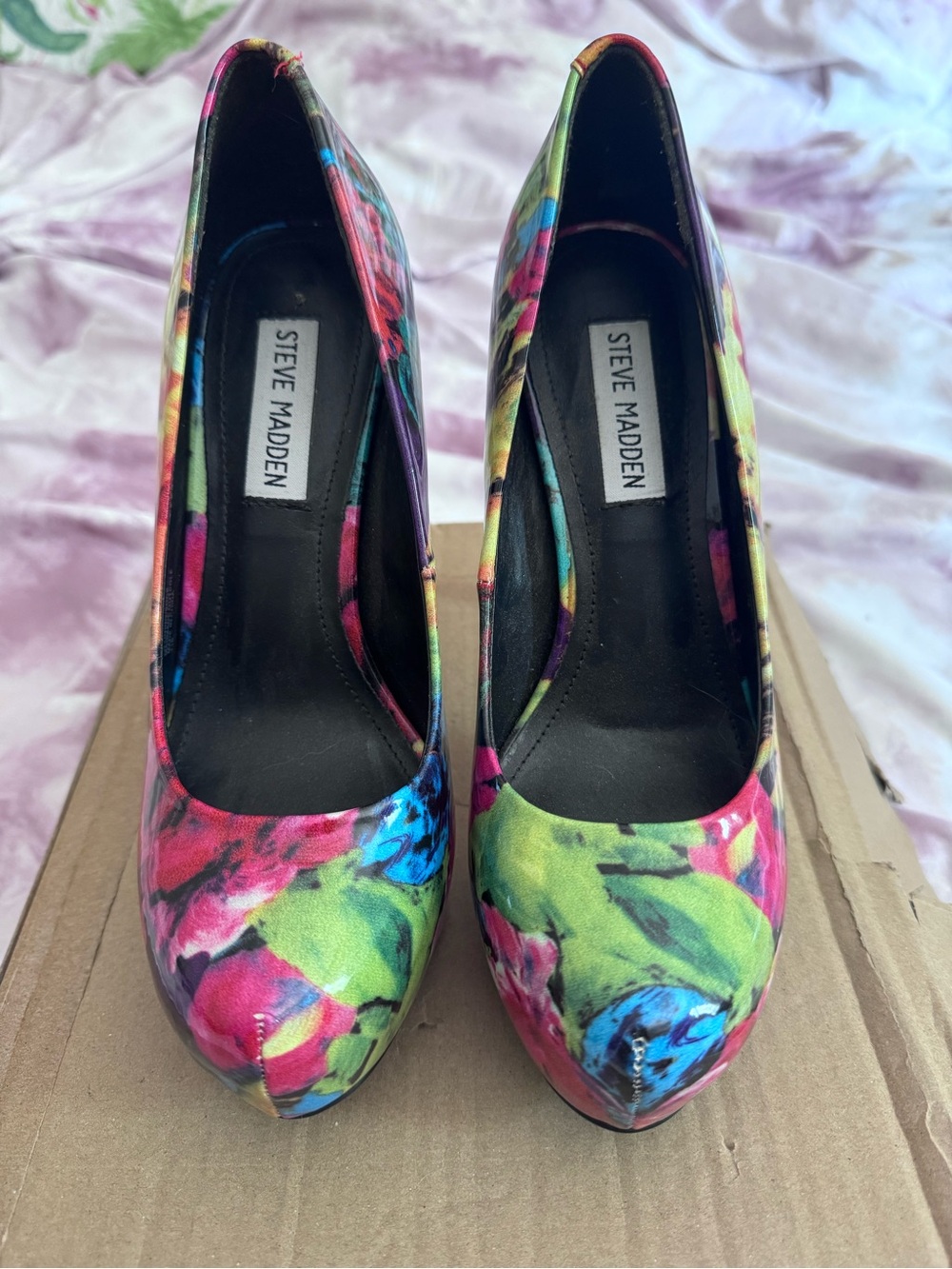 Steve Madden patent leather floral Platform Pumps in Pink, Green, Blue Size 7.5